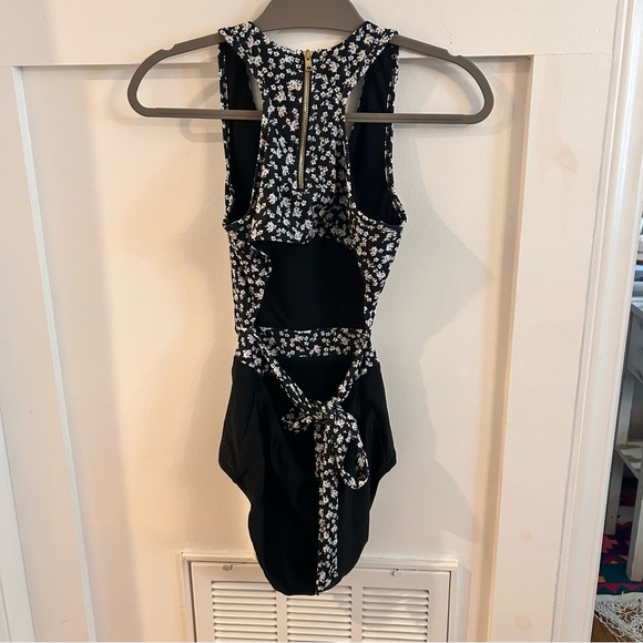 Albion one piece bon voyage swim Suit black and white floral Medium - Picture 2 of 3